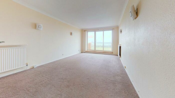 2 Bedroom Flat To Rent In Fairlawns, Kingsway, Hove, BN3