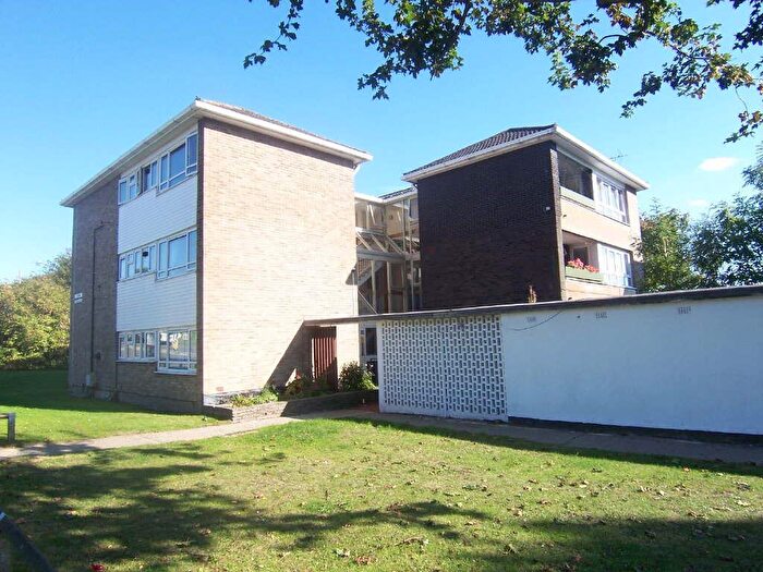1 Bedroom Flat To Rent In Chetwode Road, Tadworth, Surrey, KT20