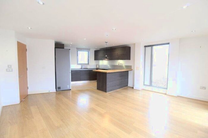 2 Bedroom Flat To Rent In Vauxhall Bridge Road, London, SW1V