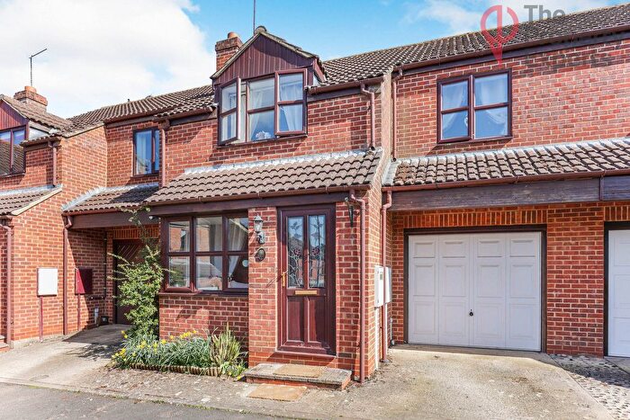 3 Bedroom Terraced House For Sale In Manor Close, Middleton Cheney, OX17