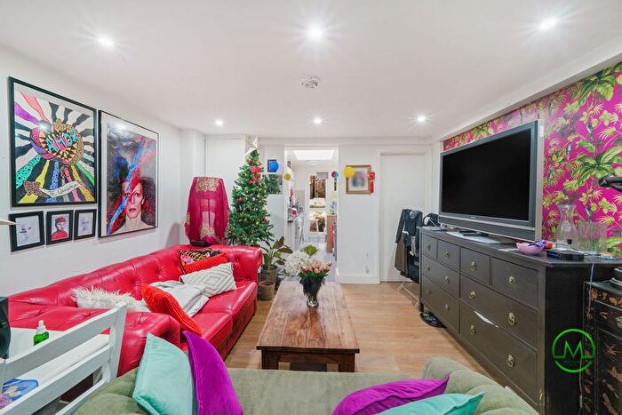 2 Bedroom Flat For Sale In Harrow Road, W10