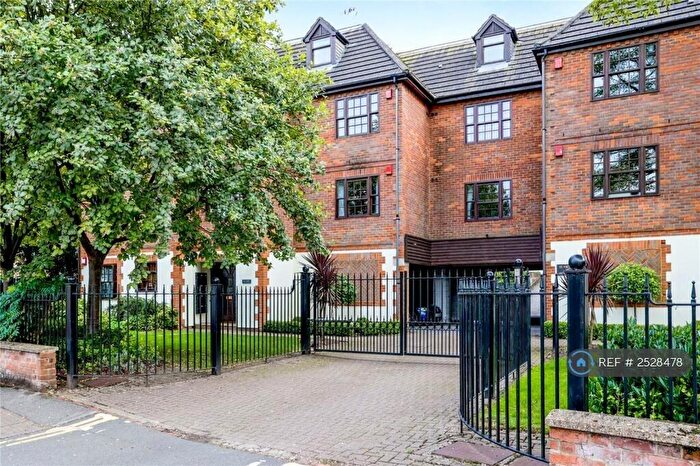 1 Bedroom Flat To Rent In Princes Road, Weybridge, KT13