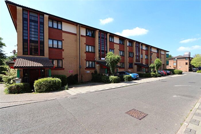 2 Bedroom Flat For Sale In Shackleton Place, Oldbrook, Milton Keynes, Buckinghamshire, MK6