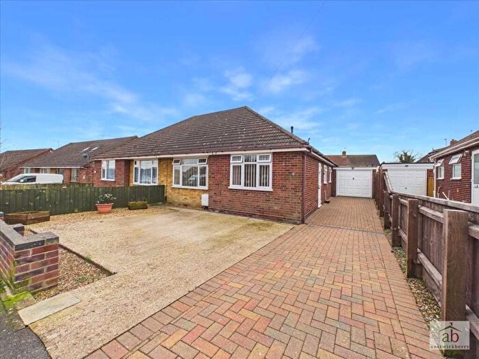 3 Bedroom Bungalow For Sale In Heathercroft Road, Ipswich, IP1
