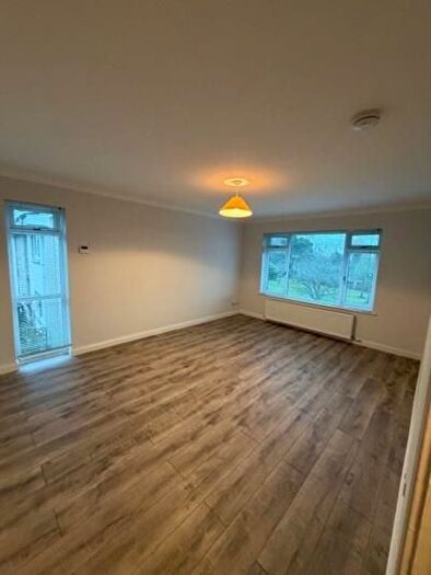 2 Bedroom Flat To Rent In Darroch Park, Cults, Aberdeen, AB15