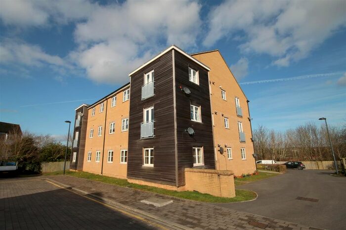 2 Bedroom Flat To Rent In College Way, Filton, Bristol, BS34