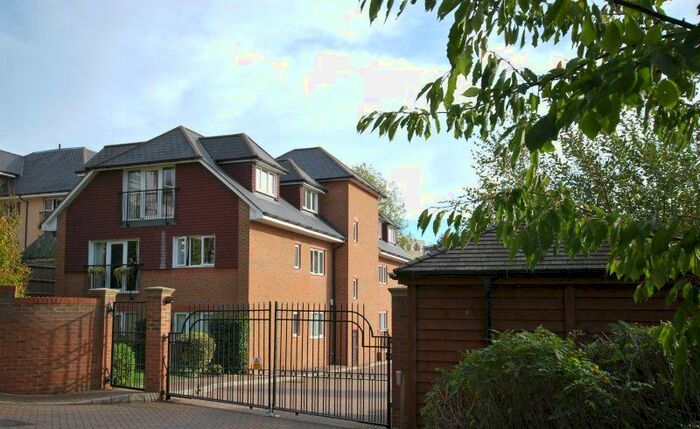 2 Bedroom Flat To Rent In Culverden Park, Tunbridge Wells, TN4