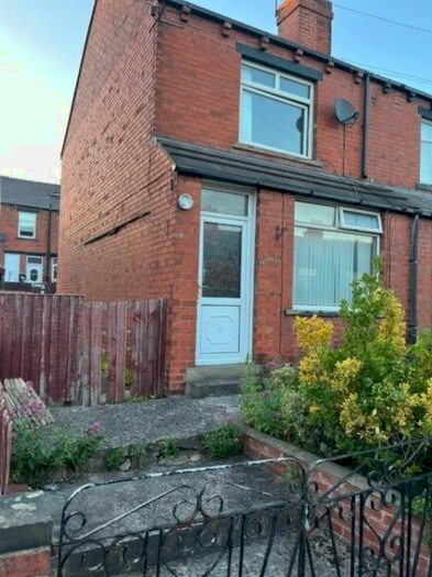 2 Bedroom Semi-Detached House To Rent In Dalton Grove, Beeston, Leeds, LS11