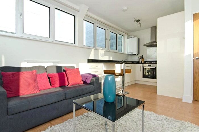 1 Bedroom Flat To Rent In Whitechapel High Street, London, E1