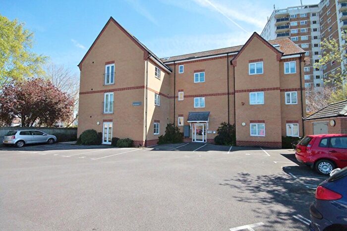 1 Bedroom Apartment To Rent In Penfold Court, Sutton Road, Headington, Oxford, OX3