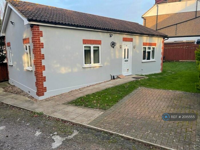 2 Bedroom Bungalow To Rent In Pentlands Close, London, CR4