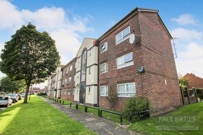 2 Bedroom Flat To Rent In Cheriton Road, Flixton, Trafford, M41