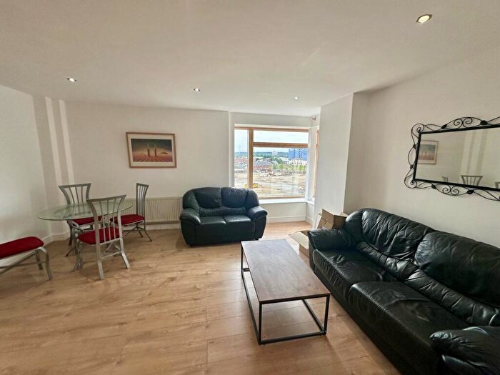 2 Bedroom Apartment To Rent In Cromwell Court, Brewery Wharf, LS10