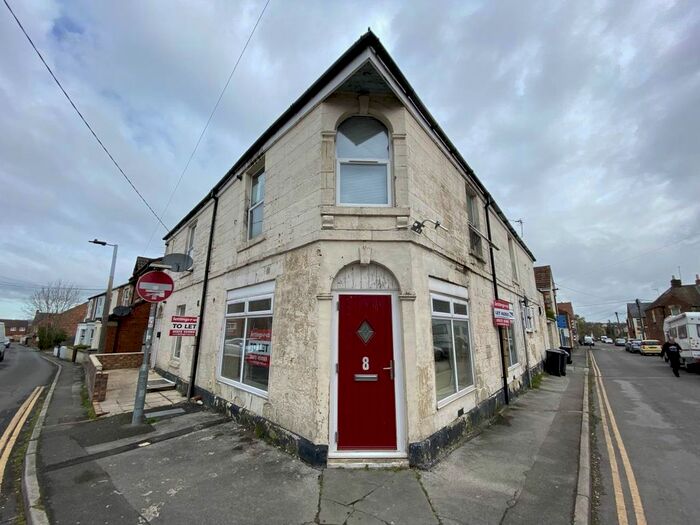 1 Bedroom Flat To Rent In Bond Street, Trowbridge, Wiltshire, BA14