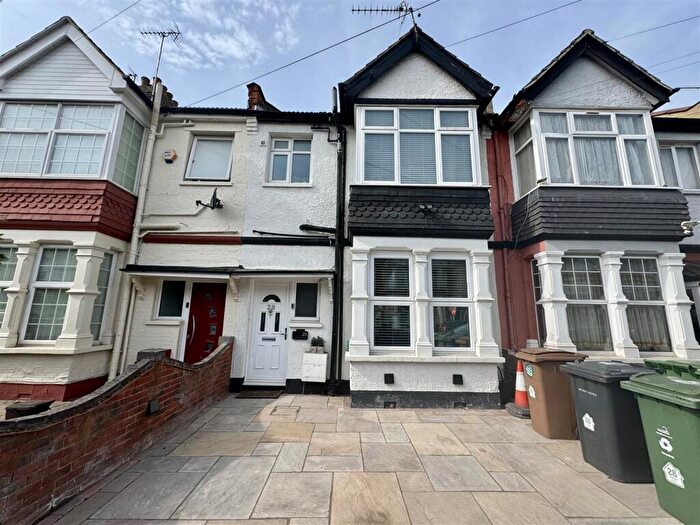 4 Bedroom Terraced House To Rent In Warwick Road, Chingford, E4