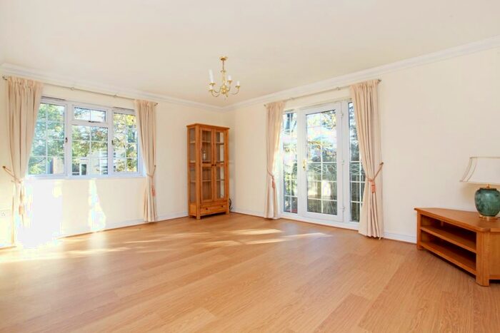 2 Bedroom Apartment To Rent In St Leonards Road Windsor, SL4