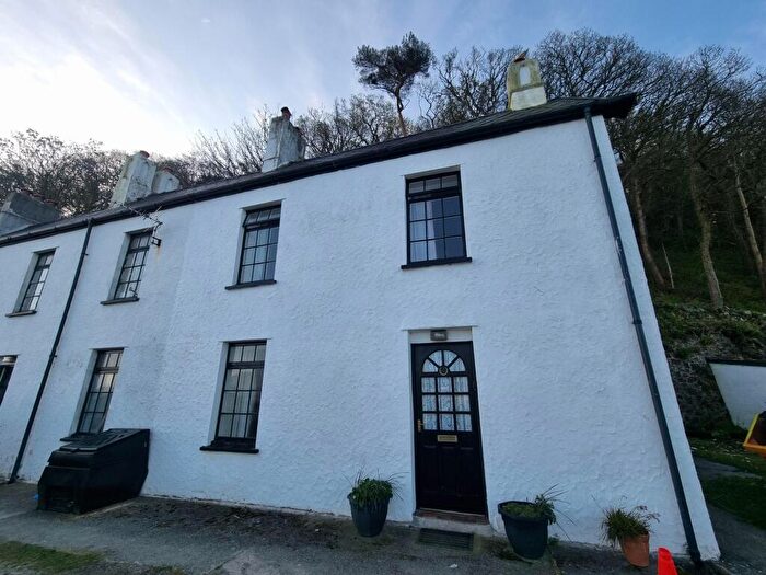 2 Bedroom End Of Terrace House To Rent In Siliwen Road, Bangor, LL57