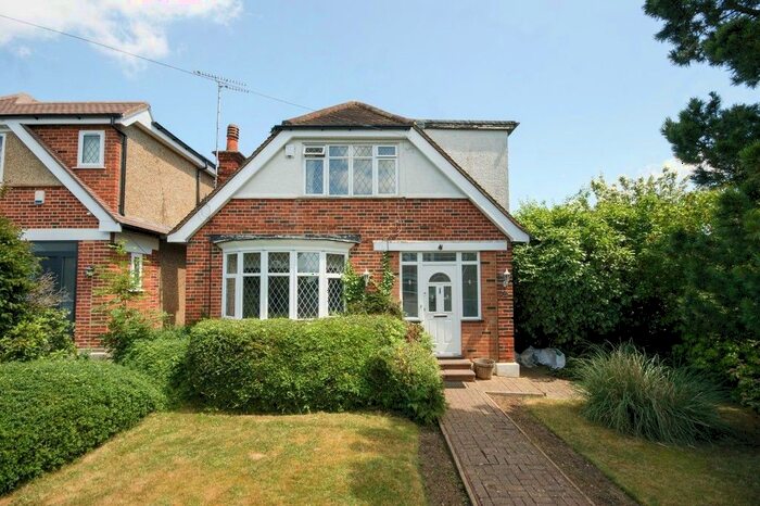 3 Bedroom Detached House To Rent In Harlyn Drive, Pinner, HA5