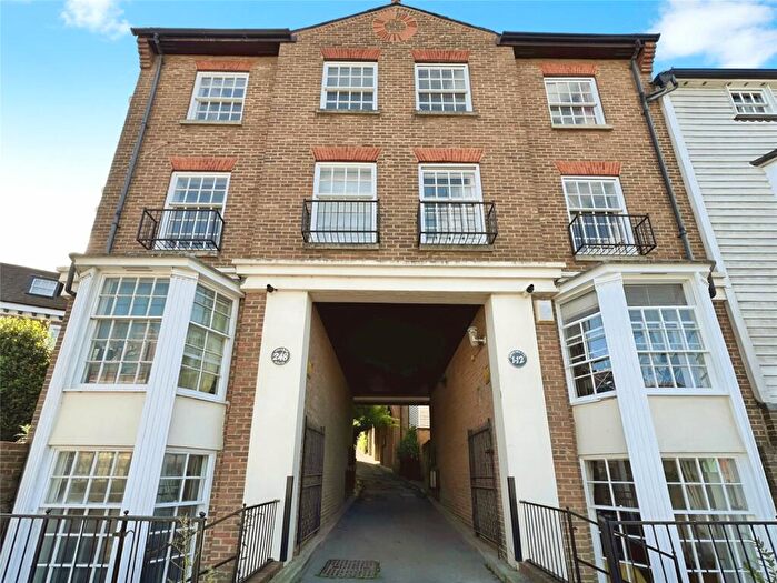 1 Bedroom Flat To Rent In St. Margarets Banks High Street, Rochester, Kent, ME1