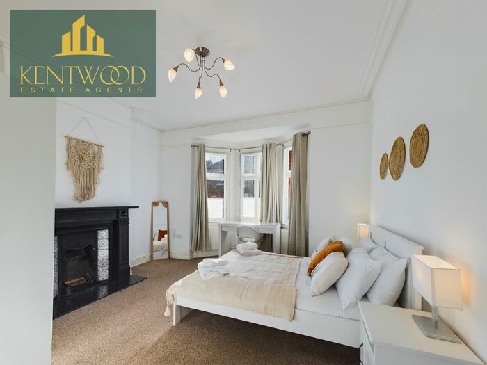 2 Bedroom Maisonette To Rent In Montagu Road, Datchet, Slough, SL3