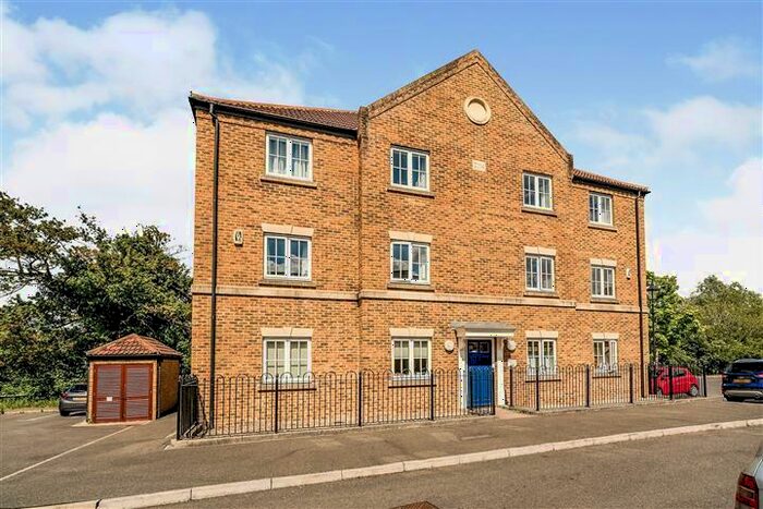 2 Bedroom Apartment To Rent In Paddock Close, Aylesbury, HP19