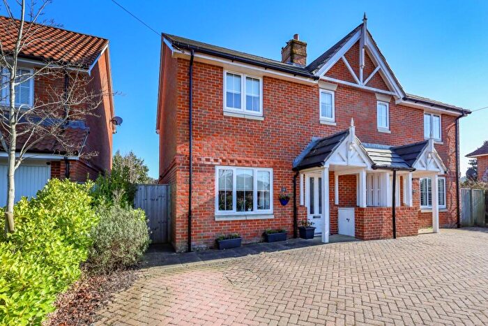 3 Bedroom Semi-Detached House For Sale In Andlers Ash Road, Liss, Hampshire, GU33
