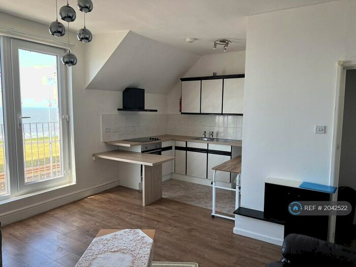 1 Bedroom Flat To Rent In Queens Promenade, Blackpool, FY2