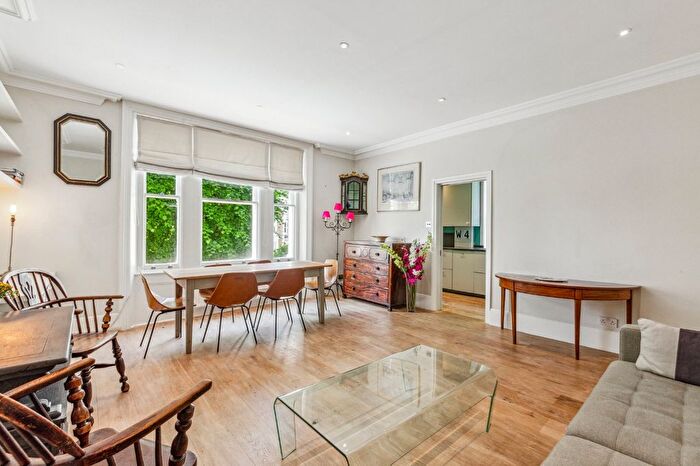 2 Bedroom Flat To Rent In Isis Court, Grove Park Road, W4