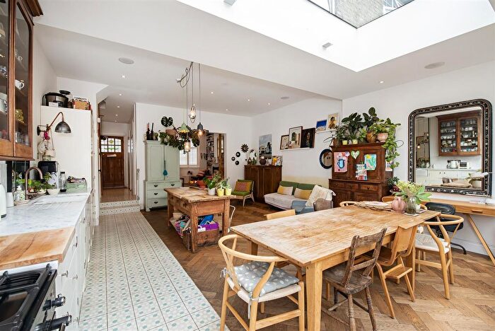 4 Bedroom Semi-Detached House To Rent In Leigh Gardens, London, NW10