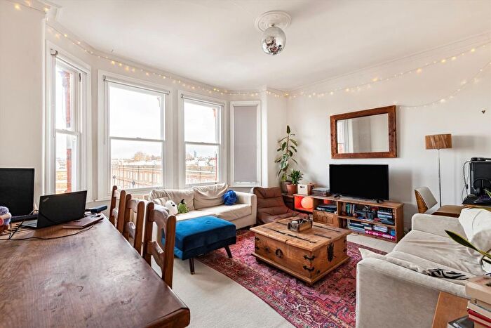 1 Bedroom Flat To Rent In Munster Road, Fulham, London, SW6