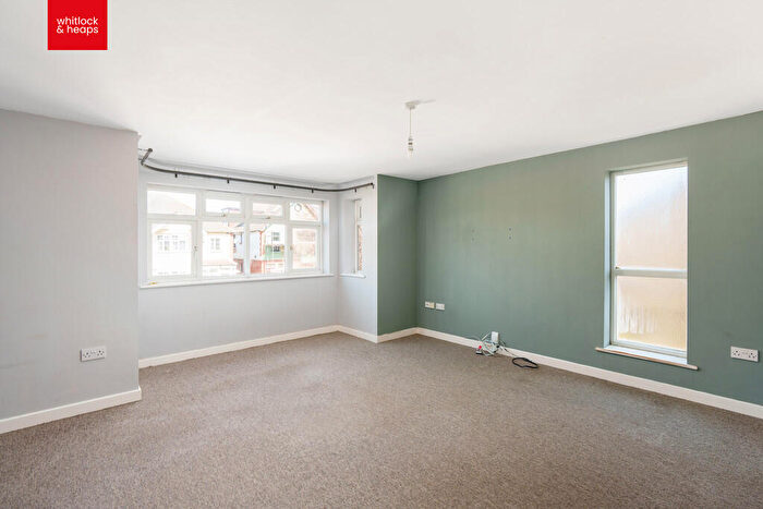 2 Bedroom Flat For Sale In Pavilion Road, Worthing, BN14