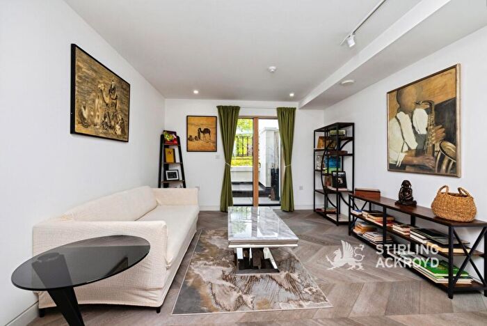 2 Bedroom Apartment To Rent In Pitfield Street, Shoreditch, London, N1