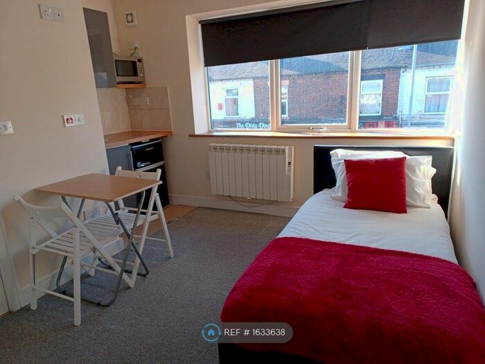 1 Bedroom Flat To Rent In Woodhouse Street, Stoke-On-Trent, ST4