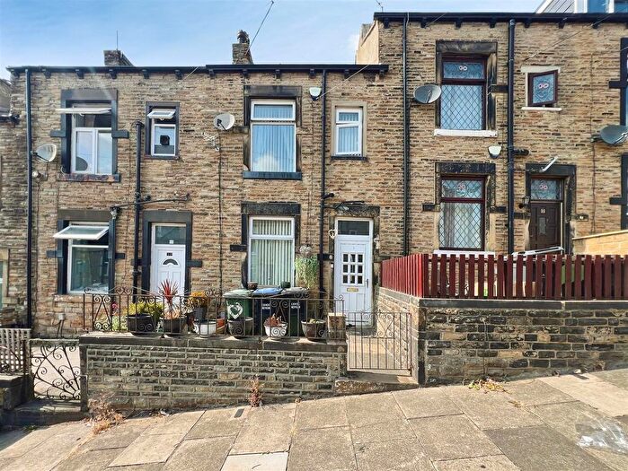 3 Bedroom Terraced House For Sale In Westminster Terrace, Bradford, BD3
