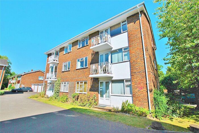 2 Bedroom Flat To Rent In Telford Court, Guildford, Surrey, GU1