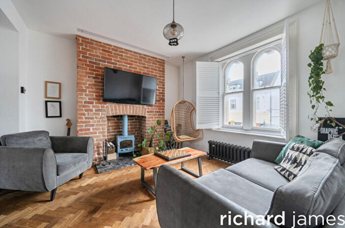 2 Bedroom Apartment For Sale In Old Town, Swindon, SN1