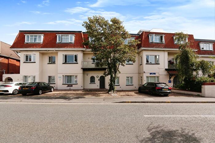 2 Bedroom Flat To Rent In Princes Court, Sea Road, BH5