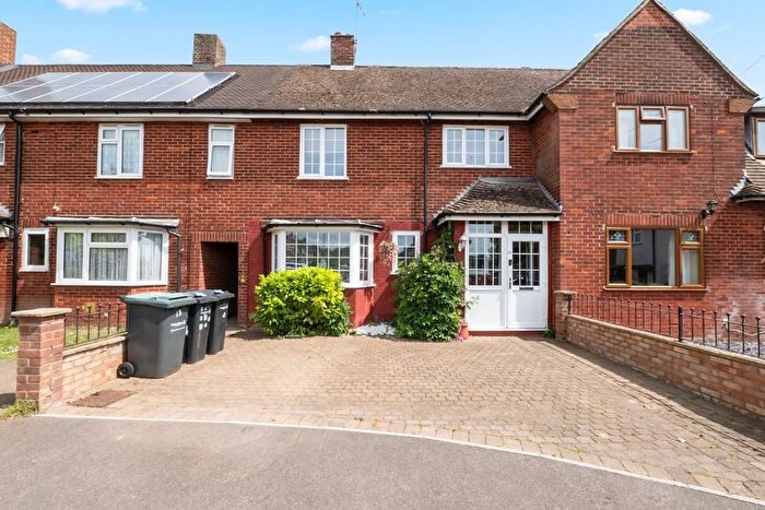 3 Bedroom Semi-Detached House For Sale In Lawrence Drive, Cobham, DA12