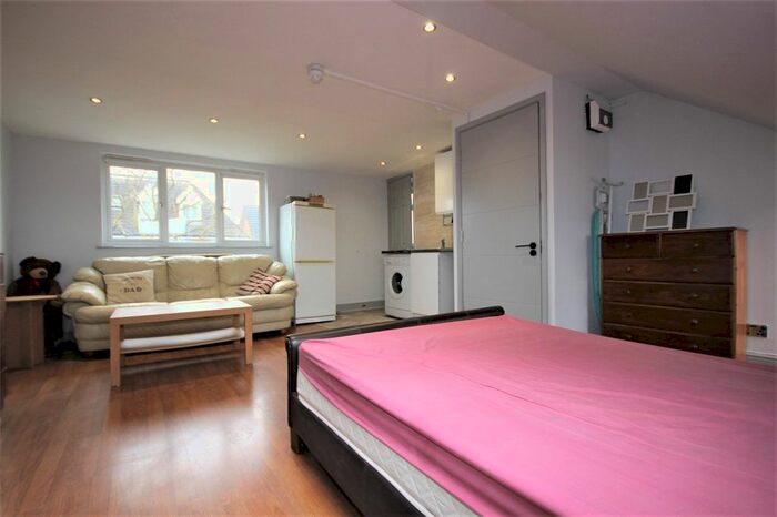 1 Bedroom Property To Rent In Ely Road, Room, Hounslow, TW4