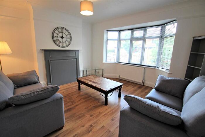 3 Bedroom Semi-Detached House To Rent In Ash Road, Headingley, Leeds, LS6