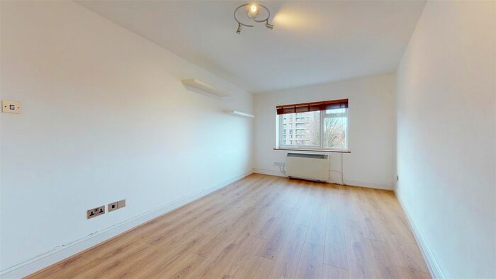 1 Bedroom Flat To Rent In Richmond Road, Kingston Upon Thames, KT2