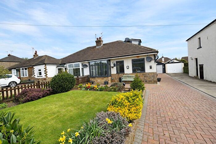 3 Bedroom Semi Detached Bungalow For Sale In Leaventhorpe Lane, Thornton, Bradford, BD13