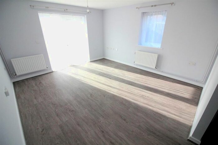 2 Bedroom Flat To Rent In Dedworth Road, Windsor, SL4