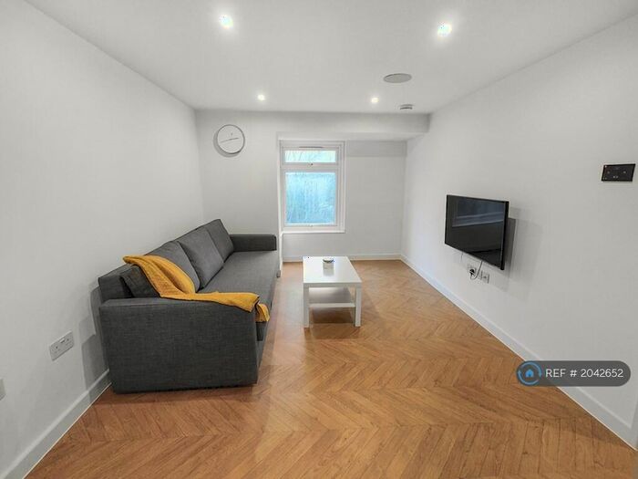 1 Bedroom Flat To Rent In Geddington Court, Waltham Cross, EN8