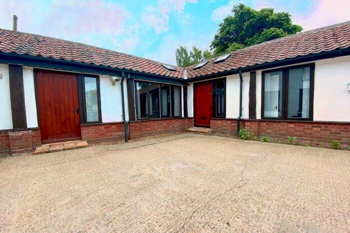 2 Bedroom Flat To Rent In Ashwellthorpe Road, Norwich, NR16