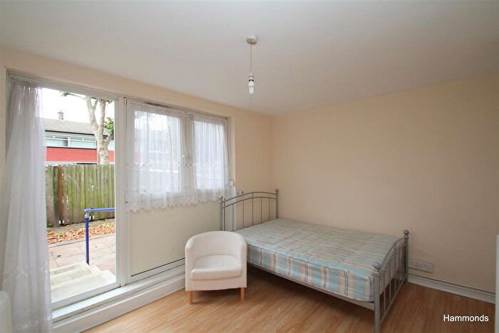 3 Bedroom Flat To Rent In Alfred Street, London, E3