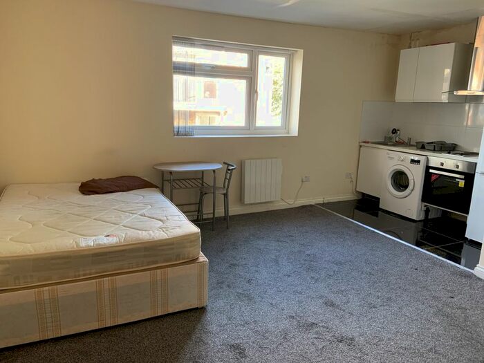 Studio To Rent In Pembroke Place, Isleworth, TW7