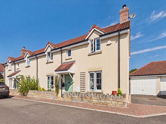 3 Bedroom Semi-Detached House For Sale In Bedwyn Close, Langport, TA10