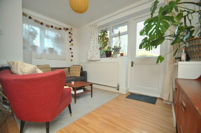 1 Bedroom Flat To Rent In Hanley Road, Finsbury Park, N4