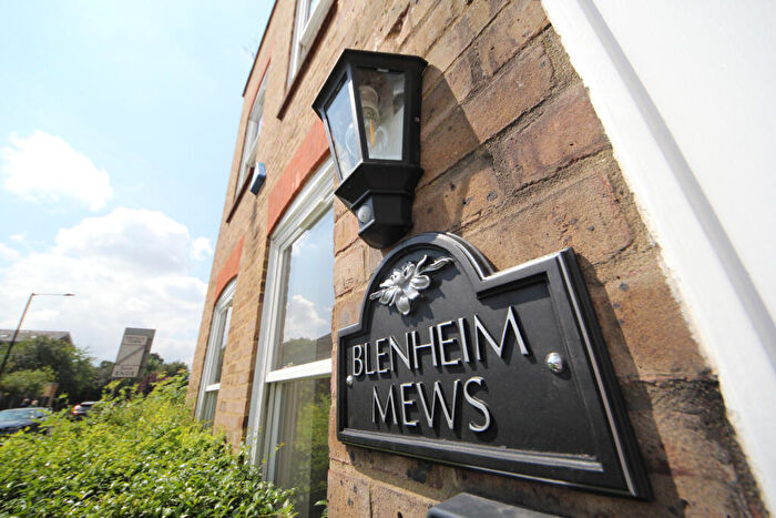 2 Bedroom Flat To Rent In Gladbeck Way, EN2